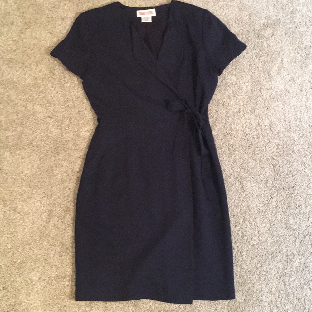 Maggie London navy blue short sleeved wrap dress size 10.
